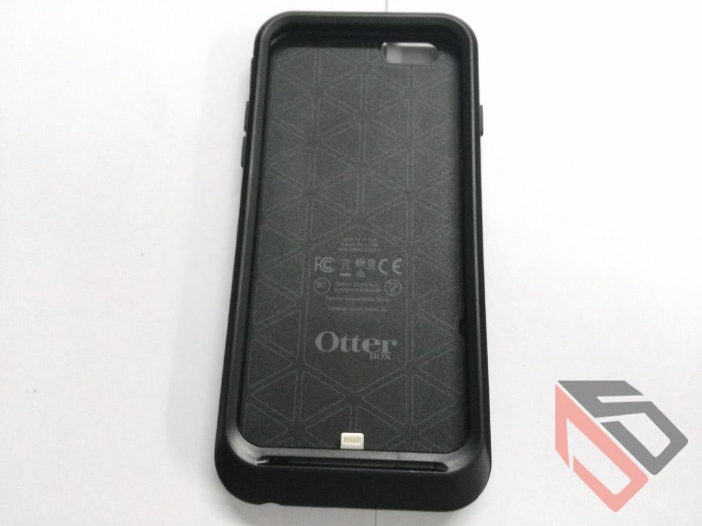 Otterbox_Resurgence_Power_Case_16